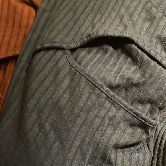 Turtle neck with keyhole - Picture 5 of 6